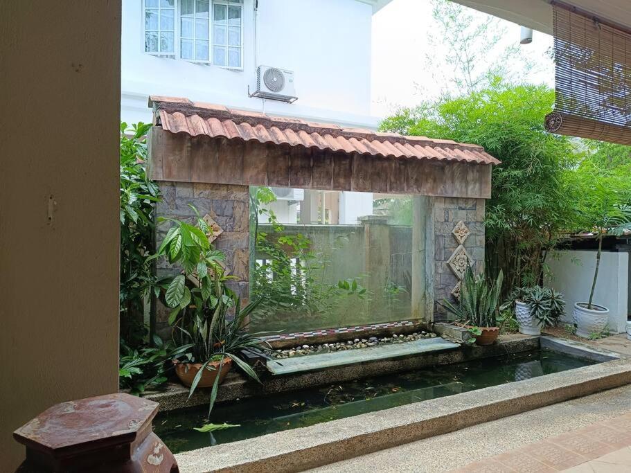 Rumah percutian Omar Little Palace *