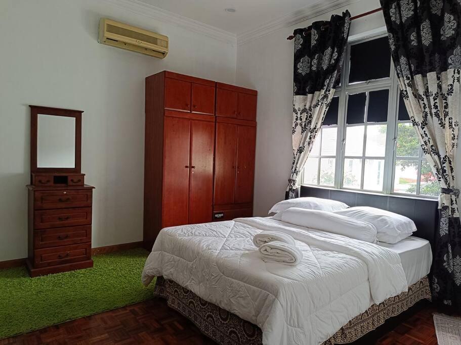 Rumah percutian Omar Little Palace *