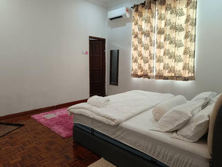 Omar Little Palace Rumah percutian *