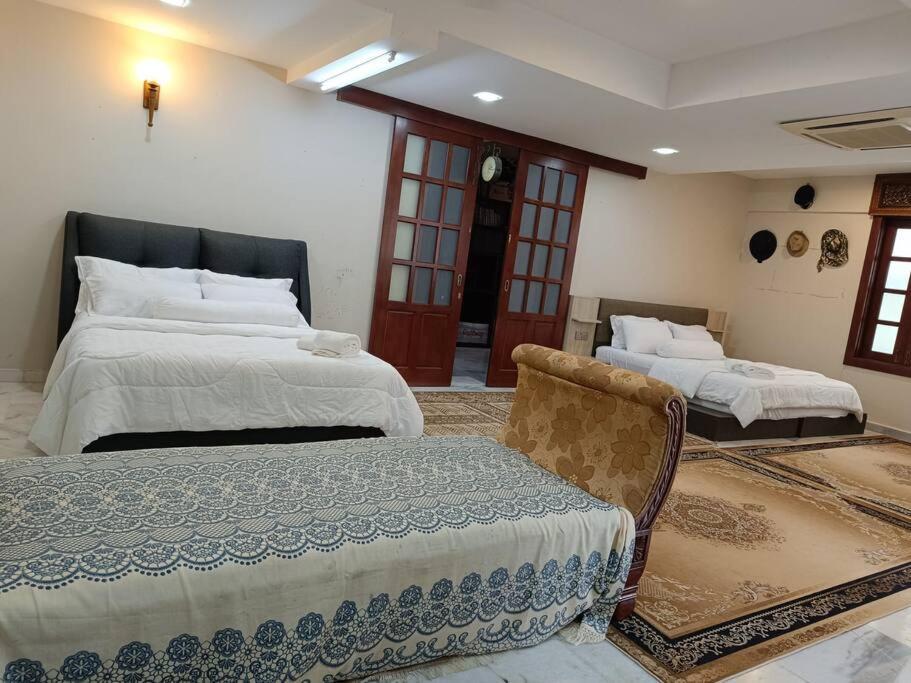 Omar Little Palace Rumah percutian *