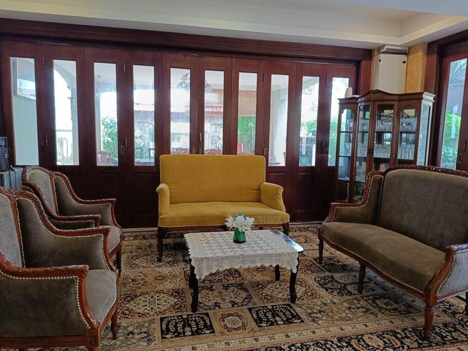 Omar Little Palace *