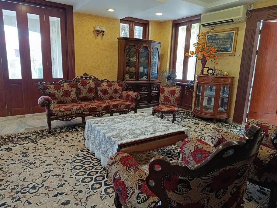 Omar Little Palace * Seremban
