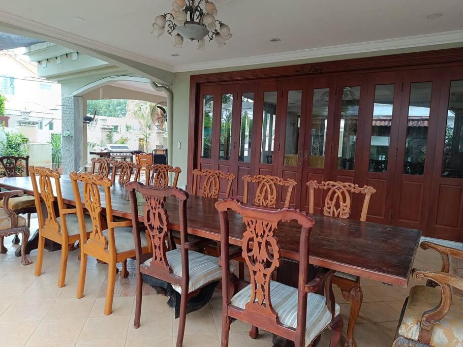 Omar Little Palace Rumah percutian Seremban