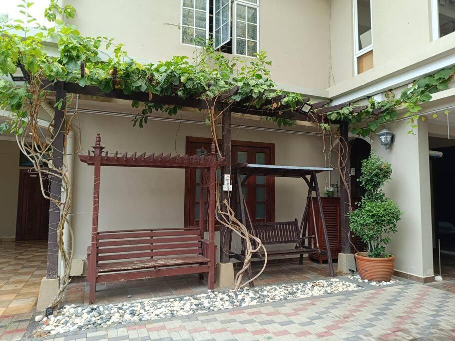 Omar Little Palace Rumah percutian Seremban