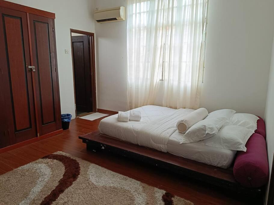 Omar Little Palace Rumah percutian Seremban
