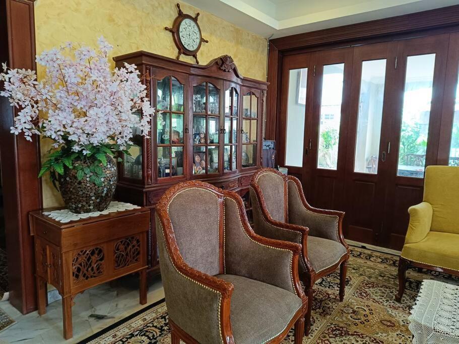 Omar Little Palace * Seremban