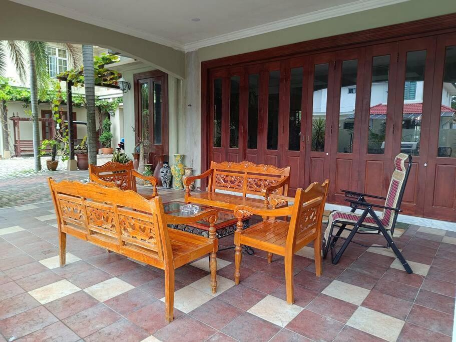 Omar Little Palace Rumah percutian