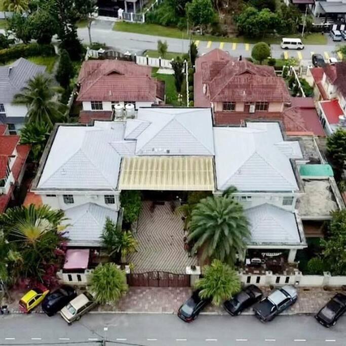 Omar Little Palace Rumah percutian